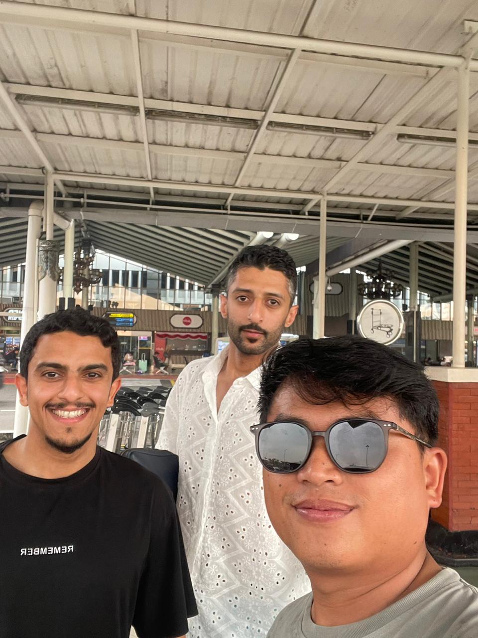 أبو علي، السائق الصادق والمتحدث باللغة العربية